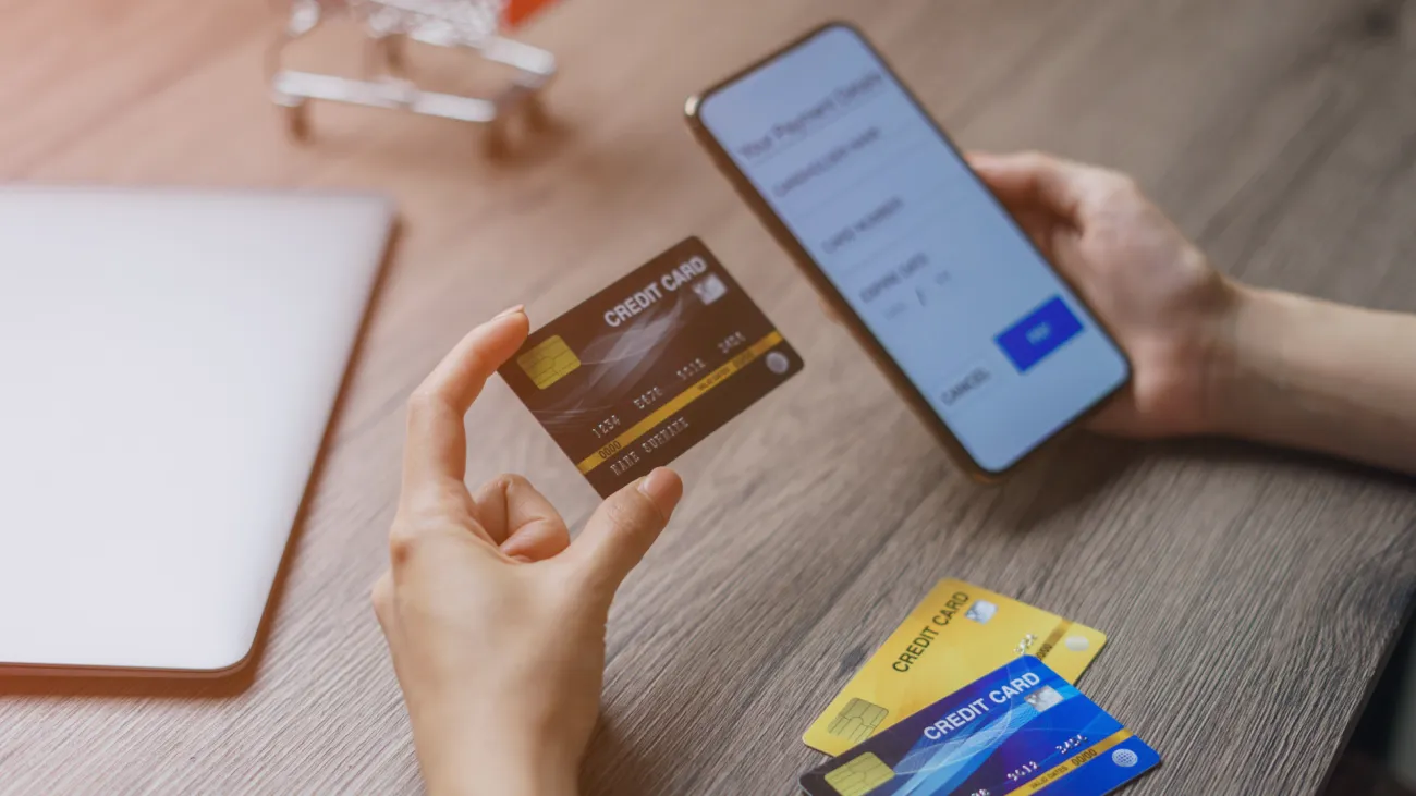 onilne vs traditional banking GGE